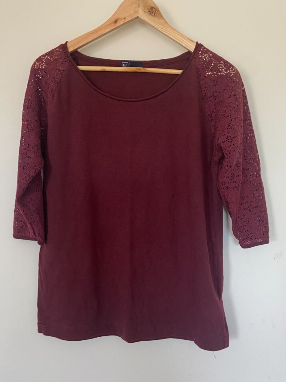 Gap Women's Maroon 3/4 Lace Raglan Sleeve Pullover Top Size M